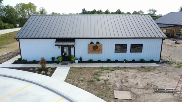 20" Standing Seam 3D Tex Matte Black &amp; 10" Tex White Board n Batten